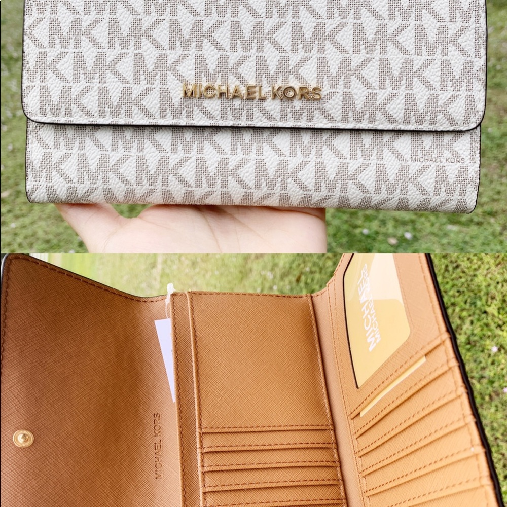 👜💕-Michael Kors Large Trifold Wallet - Picture 4 of 4